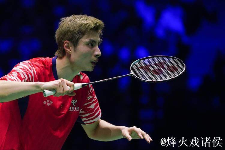 世界羽联总决赛 石宇奇惜败小波波夫，摘男单亚军
